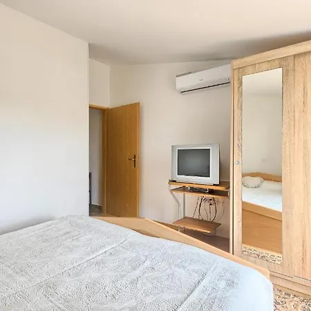 Glavani לינה וארוחת בוקר 3*